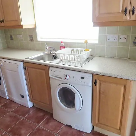 Guest house ♣ Center Of Town 3br House ♣ Free Parking Killarney