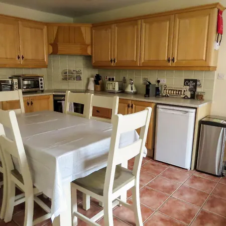 ♣ Center Of Town 3br House ♣ Free Parking Maison d'hôtes *
